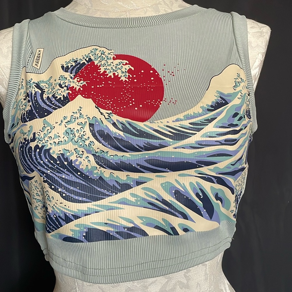 Romwe cropped graphic tank. Sz S